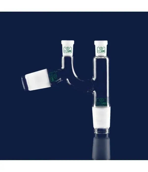 Adaptör - Distilasyon - Claisen Başlıklı - Dişi Şilif(ler) : Ns 14/23 - Erkek Şilif : Ns 19/26 - Açılı Erkek Şilif : Ns 19/26